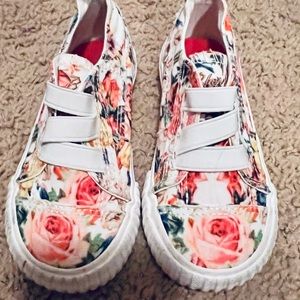 Super cute Blowfish Tennis shoes Size 9